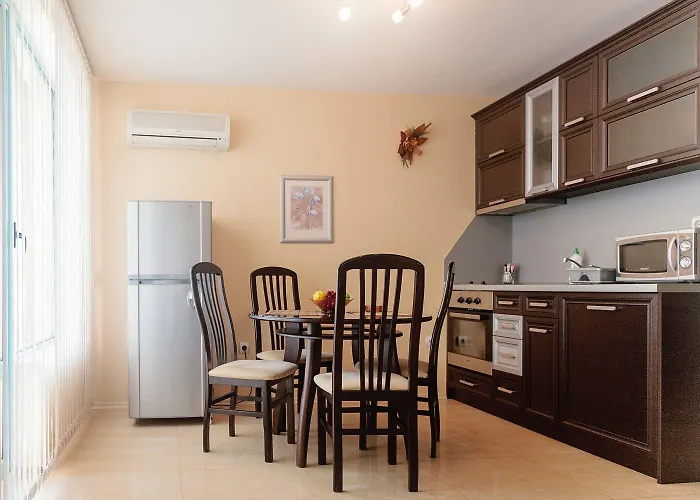 Bright House Appart hôtel 3*