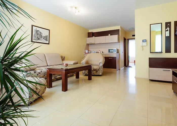 Bright House Appart hôtel 3*