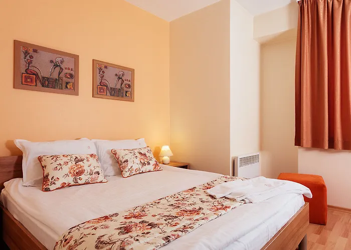 Bright House Appart hôtel 3*