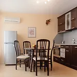Bright House Aparthotel 3*
