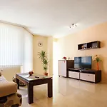 Bright House Aparthotel