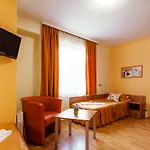 Bright House Aparthotel 3*