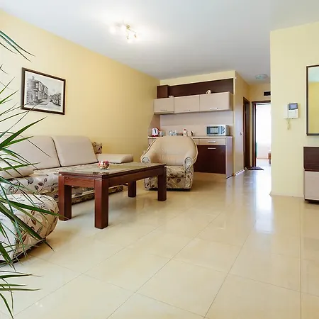 Bright House Apartahotel 3*