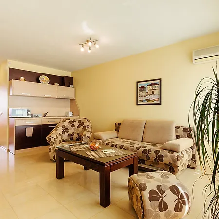 Apartahotel Bright House 3*