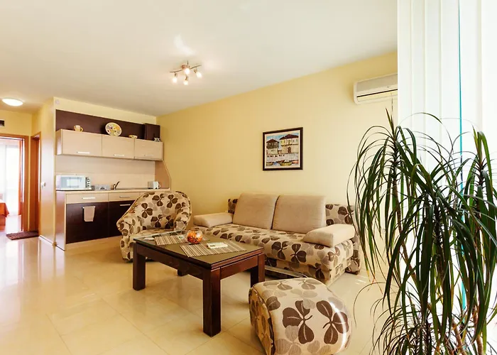 Bright House Apartahotel