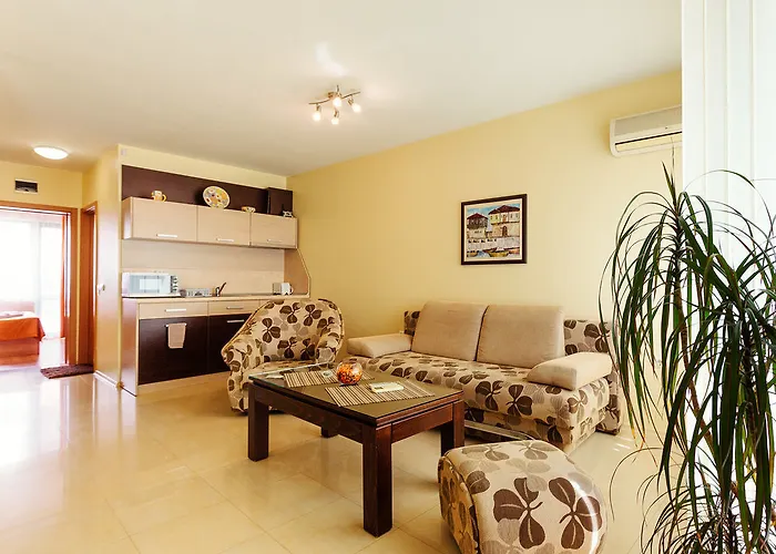 Apartahotel Bright House 3*